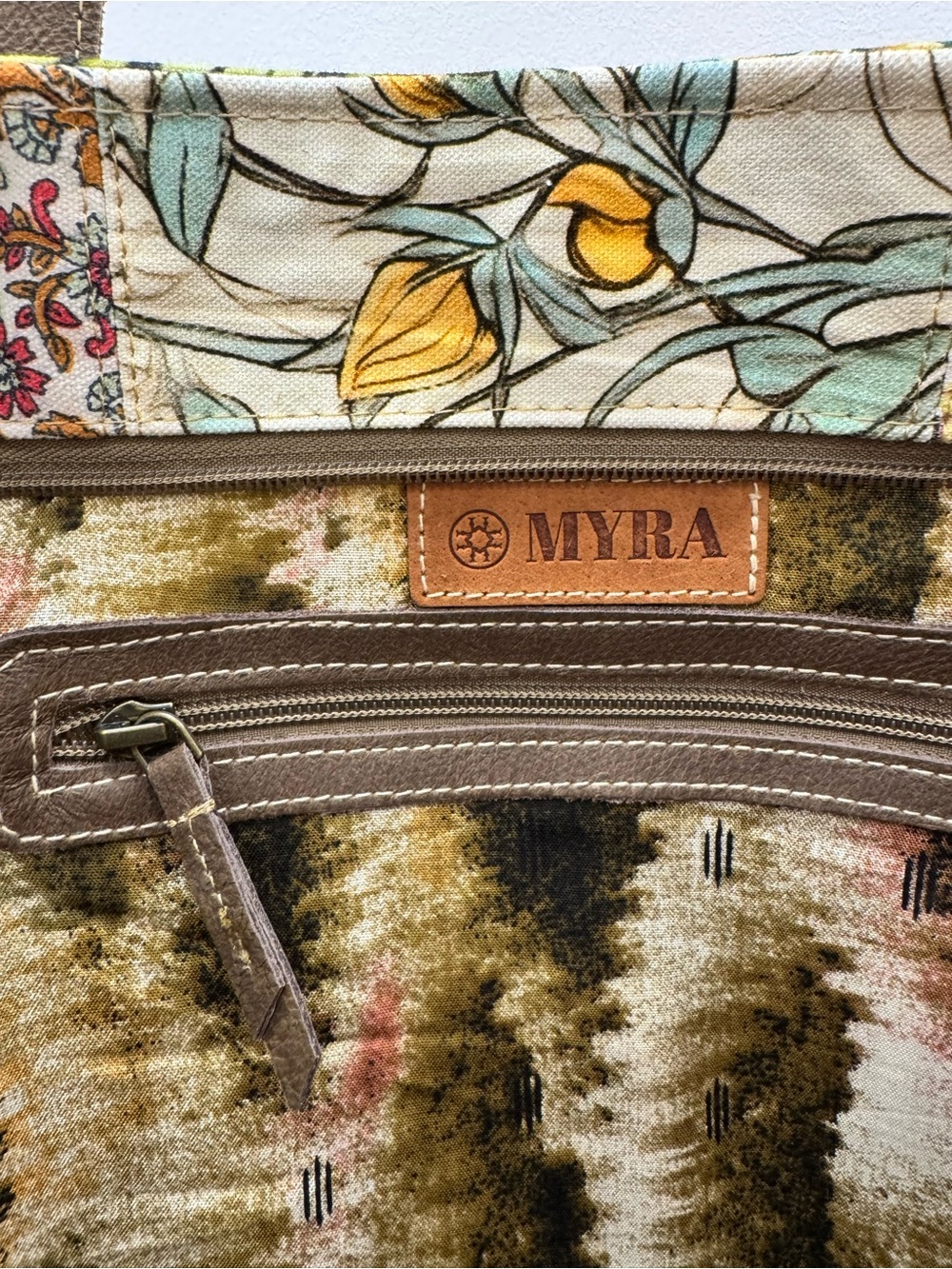 Sundial Weekender Myra Bag - Picture 7 of 8